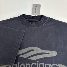 Balenciag*/巴黎25ss融化字母印花短袖定织拉架罗纹对板同缸染色确保无色差,遵循原版工艺半微高 Balenciag*/巴黎25ss融化字母印花短袖定织拉架罗纹对板同缸染色确保无色差,遵循原版工艺半微高