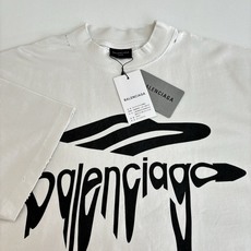 Balenciag*/巴黎25ss融化字母印花短袖定织拉架罗纹对板同缸染色确保无色差,遵循原版工艺半微高 Balenciag*/巴黎25ss融化字母印花短袖定织拉架罗纹对板同缸染色确保无色差,遵循原版工艺半微高