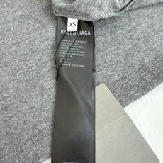 Balenciag*/巴黎Blcg 25ss新款LUXURY SCRIPT廓形刺绣短袖T恤采用平纹针织面 Balenciag*/巴黎Blcg 25ss新款LUXURY SCRIPT廓形刺绣短袖T恤采用平纹针织面