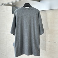 Balenciag*/巴黎Blcg 25ss新款LUXURY SCRIPT廓形刺绣短袖T恤采用平纹针织面 Balenciag*/巴黎Blcg 25ss新款LUXURY SCRIPT廓形刺绣短袖T恤采用平纹针织面