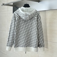 Dio*/迪奥 24FW 提花羊绒针织连帽卫衣原17,500购入,面料采用乳白色棉质和羊绒混纺面料精心制 Dio*/迪奥 24FW 提花羊绒针织连帽卫衣原17,500购入,面料采用乳白色棉质和羊绒混纺面料精心制