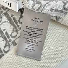 Dio*/迪奥 24FW 提花羊绒针织连帽卫衣原17,500购入,面料采用乳白色棉质和羊绒混纺面料精心制 Dio*/迪奥 24FW 提花羊绒针织连帽卫衣原17,500购入,面料采用乳白色棉质和羊绒混纺面料精心制
