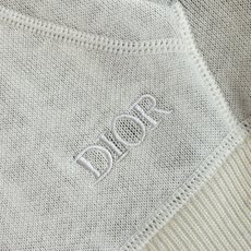 Dio*/迪奥 24FW 提花羊绒针织连帽卫衣原17,500购入,面料采用乳白色棉质和羊绒混纺面料精心制 Dio*/迪奥 24FW 提花羊绒针织连帽卫衣原17,500购入,面料采用乳白色棉质和羊绒混纺面料精心制
