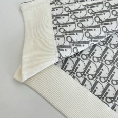 Dio*/迪奥 24FW 提花羊绒针织连帽卫衣原17,500购入,面料采用乳白色棉质和羊绒混纺面料精心制 Dio*/迪奥 24FW 提花羊绒针织连帽卫衣原17,500购入,面料采用乳白色棉质和羊绒混纺面料精心制