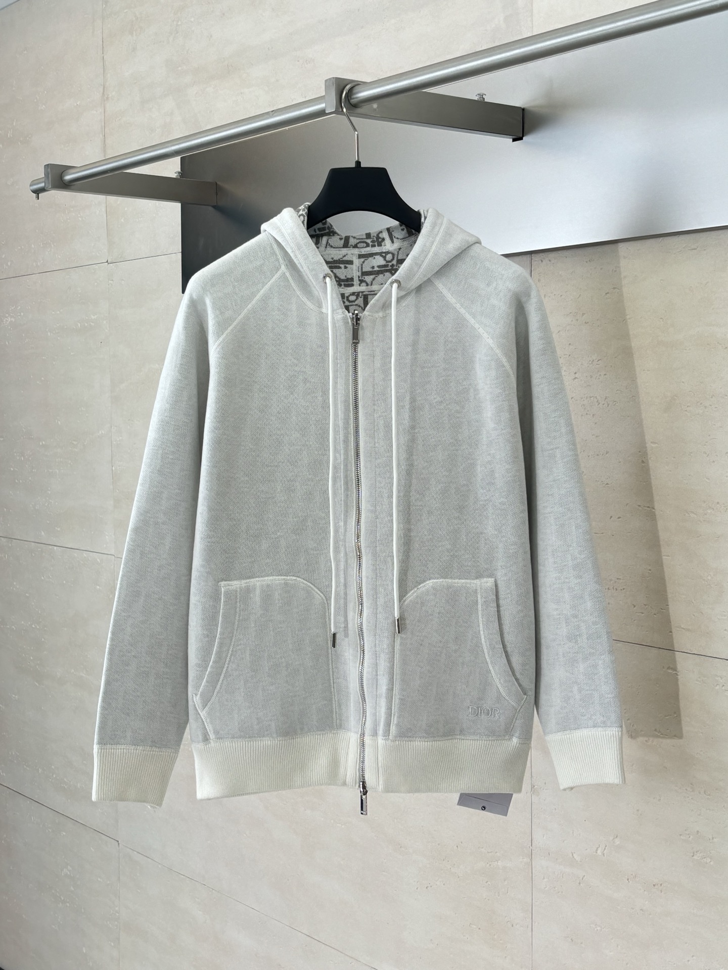 Dio*/迪奥 24FW 提花羊绒针织连帽卫衣原17,500购入，面料采用乳白色棉质和羊绒混纺面料精心制