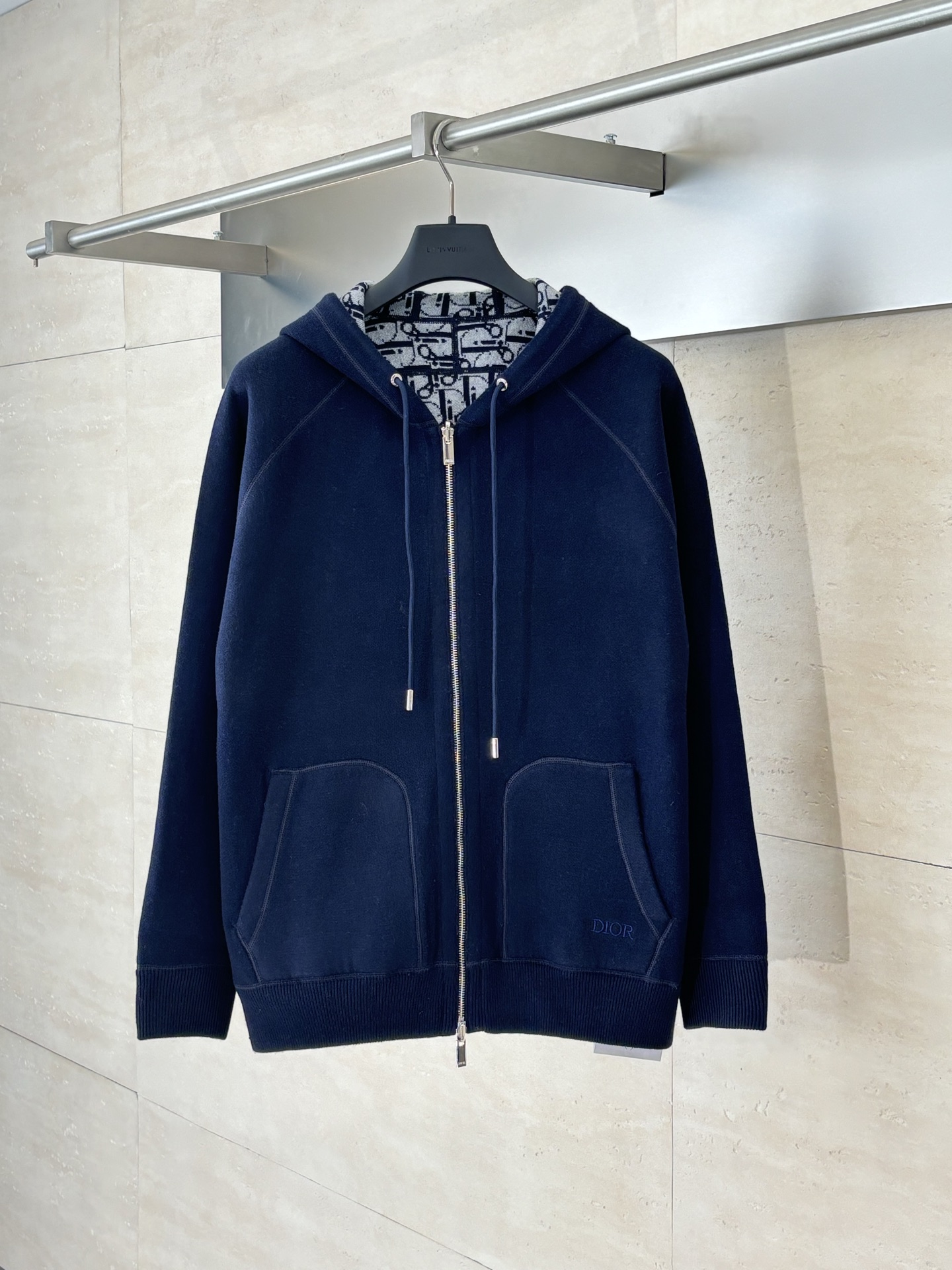 Dio*/迪奥 24FW 提花羊绒针织连帽卫衣原17,500购入，面料采用乳白色棉质和羊绒混纺面料精心制