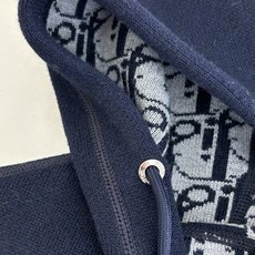 Dio*/迪奥 24FW 提花羊绒针织连帽卫衣原17,500购入,面料采用乳白色棉质和羊绒混纺面料精心制 Dio*/迪奥 24FW 提花羊绒针织连帽卫衣原17,500购入,面料采用乳白色棉质和羊绒混纺面料精心制