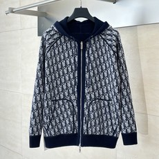 Dio*/迪奥 24FW 提花羊绒针织连帽卫衣原17,500购入,面料采用乳白色棉质和羊绒混纺面料精心制 Dio*/迪奥 24FW 提花羊绒针织连帽卫衣原17,500购入,面料采用乳白色棉质和羊绒混纺面料精心制