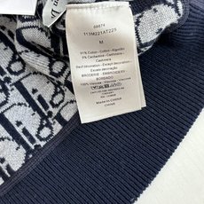 Dio*/迪奥 24FW 提花羊绒针织连帽卫衣原17,500购入,面料采用乳白色棉质和羊绒混纺面料精心制 Dio*/迪奥 24FW 提花羊绒针织连帽卫衣原17,500购入,面料采用乳白色棉质和羊绒混纺面料精心制