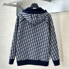 Dio*/迪奥 24FW 提花羊绒针织连帽卫衣原17,500购入,面料采用乳白色棉质和羊绒混纺面料精心制 Dio*/迪奥 24FW 提花羊绒针织连帽卫衣原17,500购入,面料采用乳白色棉质和羊绒混纺面料精心制