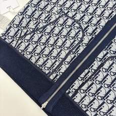 Dio*/迪奥 24FW 提花羊绒针织连帽卫衣原17,500购入,面料采用乳白色棉质和羊绒混纺面料精心制 Dio*/迪奥 24FW 提花羊绒针织连帽卫衣原17,500购入,面料采用乳白色棉质和羊绒混纺面料精心制