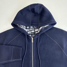 Dio*/迪奥 24FW 提花羊绒针织连帽卫衣原17,500购入,面料采用乳白色棉质和羊绒混纺面料精心制 Dio*/迪奥 24FW 提花羊绒针织连帽卫衣原17,500购入,面料采用乳白色棉质和羊绒混纺面料精心制