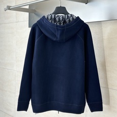 Dio*/迪奥 24FW 提花羊绒针织连帽卫衣原17,500购入,面料采用乳白色棉质和羊绒混纺面料精心制 Dio*/迪奥 24FW 提花羊绒针织连帽卫衣原17,500购入,面料采用乳白色棉质和羊绒混纺面料精心制