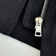 Gucc*/古驰 翻领拉链烫钻牛仔衬衫原版15,760购入开发,定制洗水牛仔棉布面料,胸前刻字纽扣开合门 Gucc*/古驰 翻领拉链烫钻牛仔衬衫原版15,760购入开发,定制洗水牛仔棉布面料,胸前刻字纽扣开合门