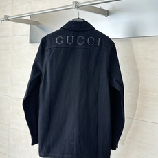 Gucc*/古驰 翻领拉链烫钻牛仔衬衫原版15,760购入开发,定制洗水牛仔棉布面料,胸前刻字纽扣开合门 Gucc*/古驰 翻领拉链烫钻牛仔衬衫原版15,760购入开发,定制洗水牛仔棉布面料,胸前刻字纽扣开合门