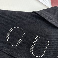 Gucc*/古驰 翻领拉链烫钻牛仔衬衫原版15,760购入开发,定制洗水牛仔棉布面料,胸前刻字纽扣开合门 Gucc*/古驰 翻领拉链烫钻牛仔衬衫原版15,760购入开发,定制洗水牛仔棉布面料,胸前刻字纽扣开合门