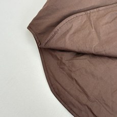 Prad*/普拉达 25新款三角标尼龙翻领棉服外套 采用100%环保舒适的再生尼龙面料 。色牢度和稳定性 Prad*/普拉达 25新款三角标尼龙翻领棉服外套 采用100%环保舒适的再生尼龙面料 。色牢度和稳定性