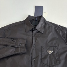 Prad*/普拉达 25SS秋冬新款 三角铁标素色廓形棉服外套定制YB斜纹全棉材质 免烫工艺处理 质感平 Prad*/普拉达 25SS秋冬新款 三角铁标素色廓形棉服外套定制YB斜纹全棉材质 免烫工艺处理 质感平