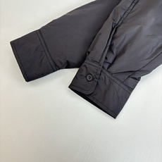 Prad*/普拉达 25SS秋冬新款 三角铁标素色廓形棉服外套定制YB斜纹全棉材质 免烫工艺处理 质感平 Prad*/普拉达 25SS秋冬新款 三角铁标素色廓形棉服外套定制YB斜纹全棉材质 免烫工艺处理 质感平
