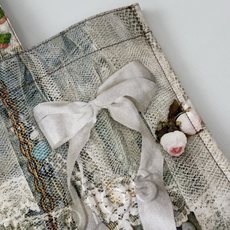 ACNE Studios*/25SS 蕾丝裤牛仔托特包采用高密双股纱线织造,克重达420g/㎡,表面呈现 ACNE Studios*/25SS 蕾丝裤牛仔托特包采用高密双股纱线织造,克重达420g/㎡,表面呈现
