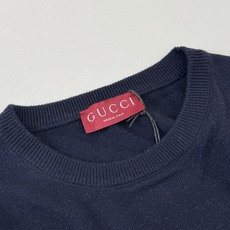 Gucci*/古驰 25秋冬新款休闲嵌花圆领针织毛衣这款羊毛提花开衫匠心缀饰由早期钻石菱格纹图案演化而来 Gucci*/古驰 25秋冬新款休闲嵌花圆领针织毛衣这款羊毛提花开衫匠心缀饰由早期钻石菱格纹图案演化而来