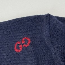 Gucci*/古驰 25秋冬新款休闲嵌花圆领针织毛衣这款羊毛提花开衫匠心缀饰由早期钻石菱格纹图案演化而来 Gucci*/古驰 25秋冬新款休闲嵌花圆领针织毛衣这款羊毛提花开衫匠心缀饰由早期钻石菱格纹图案演化而来