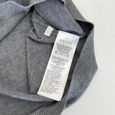 Gucci*/古驰 25秋冬新款休闲嵌花圆领针织毛衣这款羊毛提花开衫匠心缀饰由早期钻石菱格纹图案演化而来 Gucci*/古驰 25秋冬新款休闲嵌花圆领针织毛衣这款羊毛提花开衫匠心缀饰由早期钻石菱格纹图案演化而来