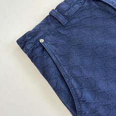 Gucc*/古驰 暗纹双G提花渐变牛仔裤进口提花牛仔材质,质感舒适,挺括有型 酵素水洗工艺,呈现复古擦色 Gucc*/古驰 暗纹双G提花渐变牛仔裤进口提花牛仔材质,质感舒适,挺括有型 酵素水洗工艺,呈现复古擦色