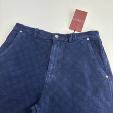 Gucc*/古驰 暗纹双G提花渐变牛仔裤进口提花牛仔材质,质感舒适,挺括有型 酵素水洗工艺,呈现复古擦色 Gucc*/古驰 暗纹双G提花渐变牛仔裤进口提花牛仔材质,质感舒适,挺括有型 酵素水洗工艺,呈现复古擦色