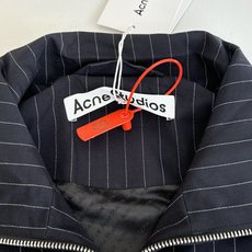 Acne Studio* 蝴蝶结条纹夹克定制细韵条纹华贵织料以及Acne Studios 人丝提花里布 Acne Studio* 蝴蝶结条纹夹克定制细韵条纹华贵织料以及Acne Studios 人丝提花里布