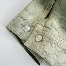 Gucc*/古驰 暗纹双G提花翻领牛仔外套进口提花牛仔材质,质感舒适,挺括有型 酵素水洗工艺,呈现复古擦 Gucc*/古驰 暗纹双G提花翻领牛仔外套进口提花牛仔材质,质感舒适,挺括有型 酵素水洗工艺,呈现复古擦