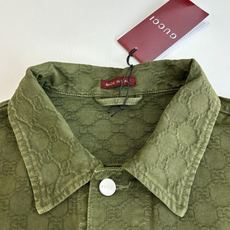 Gucc*/古驰 暗纹双G提花翻领牛仔外套进口提花牛仔材质,质感舒适,挺括有型 酵素水洗工艺,呈现复古擦 Gucc*/古驰 暗纹双G提花翻领牛仔外套进口提花牛仔材质,质感舒适,挺括有型 酵素水洗工艺,呈现复古擦