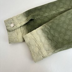 Gucc*/古驰 暗纹双G提花翻领牛仔外套进口提花牛仔材质,质感舒适,挺括有型 酵素水洗工艺,呈现复古擦 Gucc*/古驰 暗纹双G提花翻领牛仔外套进口提花牛仔材质,质感舒适,挺括有型 酵素水洗工艺,呈现复古擦