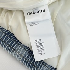 Miu Mi*/缪缪 灯芯绒领做旧牛仔棉服夹克定制日本进口12oz斜纹编织丹宁面料,纱线经环锭纺处理,保 Miu Mi*/缪缪 灯芯绒领做旧牛仔棉服夹克定制日本进口12oz斜纹编织丹宁面料,纱线经环锭纺处理,保
