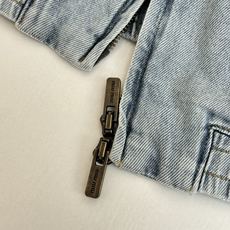 Miu Mi*/缪缪 灯芯绒领做旧牛仔棉服夹克定制日本进口12oz斜纹编织丹宁面料,纱线经环锭纺处理,保 Miu Mi*/缪缪 灯芯绒领做旧牛仔棉服夹克定制日本进口12oz斜纹编织丹宁面料,纱线经环锭纺处理,保
