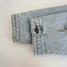 Miu Mi*/缪缪 灯芯绒领做旧牛仔棉服夹克定制日本进口12oz斜纹编织丹宁面料,纱线经环锭纺处理,保 Miu Mi*/缪缪 灯芯绒领做旧牛仔棉服夹克定制日本进口12oz斜纹编织丹宁面料,纱线经环锭纺处理,保