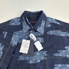1V/路易 FW25 Nigo联名款云朵青年布短袖衬衫本款青年布令宛若云朵的 Monogram 贴饰漂浮 1V/路易 FW25 Nigo联名款云朵青年布短袖衬衫本款青年布令宛若云朵的 Monogram 贴饰漂浮