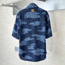 1V/路易 FW25 Nigo联名款云朵青年布短袖衬衫本款青年布令宛若云朵的 Monogram 贴饰漂浮 1V/路易 FW25 Nigo联名款云朵青年布短袖衬衫本款青年布令宛若云朵的 Monogram 贴饰漂浮