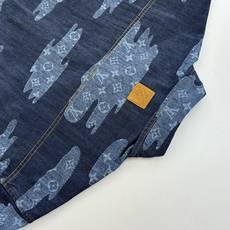 1V/路易 FW25 Nigo联名款云朵青年布短袖衬衫本款青年布令宛若云朵的 Monogram 贴饰漂浮 1V/路易 FW25 Nigo联名款云朵青年布短袖衬衫本款青年布令宛若云朵的 Monogram 贴饰漂浮