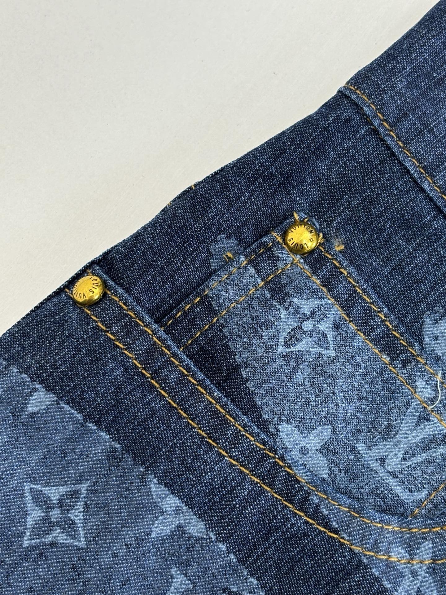 Louis Vuitton 1V/路易 FW25 Nigo联名款云朵青年布套装短裤