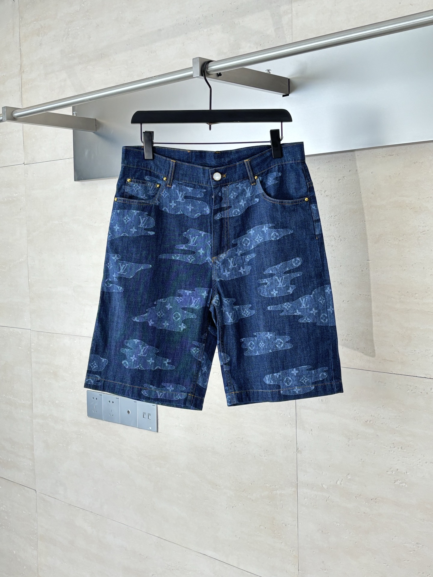 Louis Vuitton 1V/路易 FW25 Nigo联名款云朵青年布套装短裤