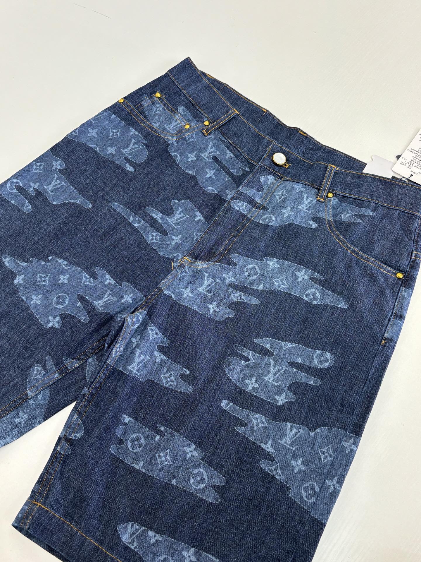 Louis Vuitton 1V/路易 FW25 Nigo联名款云朵青年布套装短裤