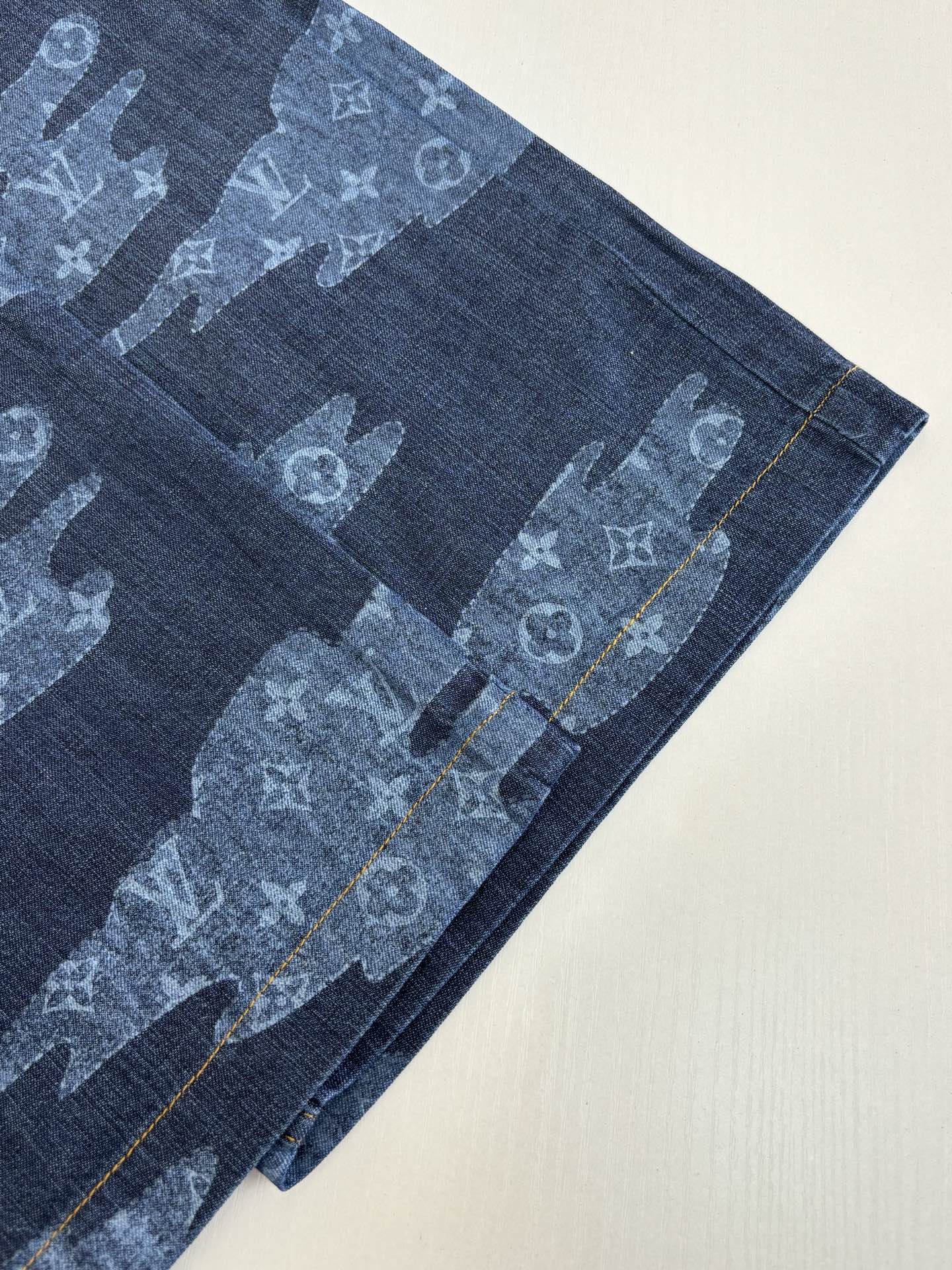 Louis Vuitton 1V/路易 FW25 Nigo联名款云朵青年布套装短裤