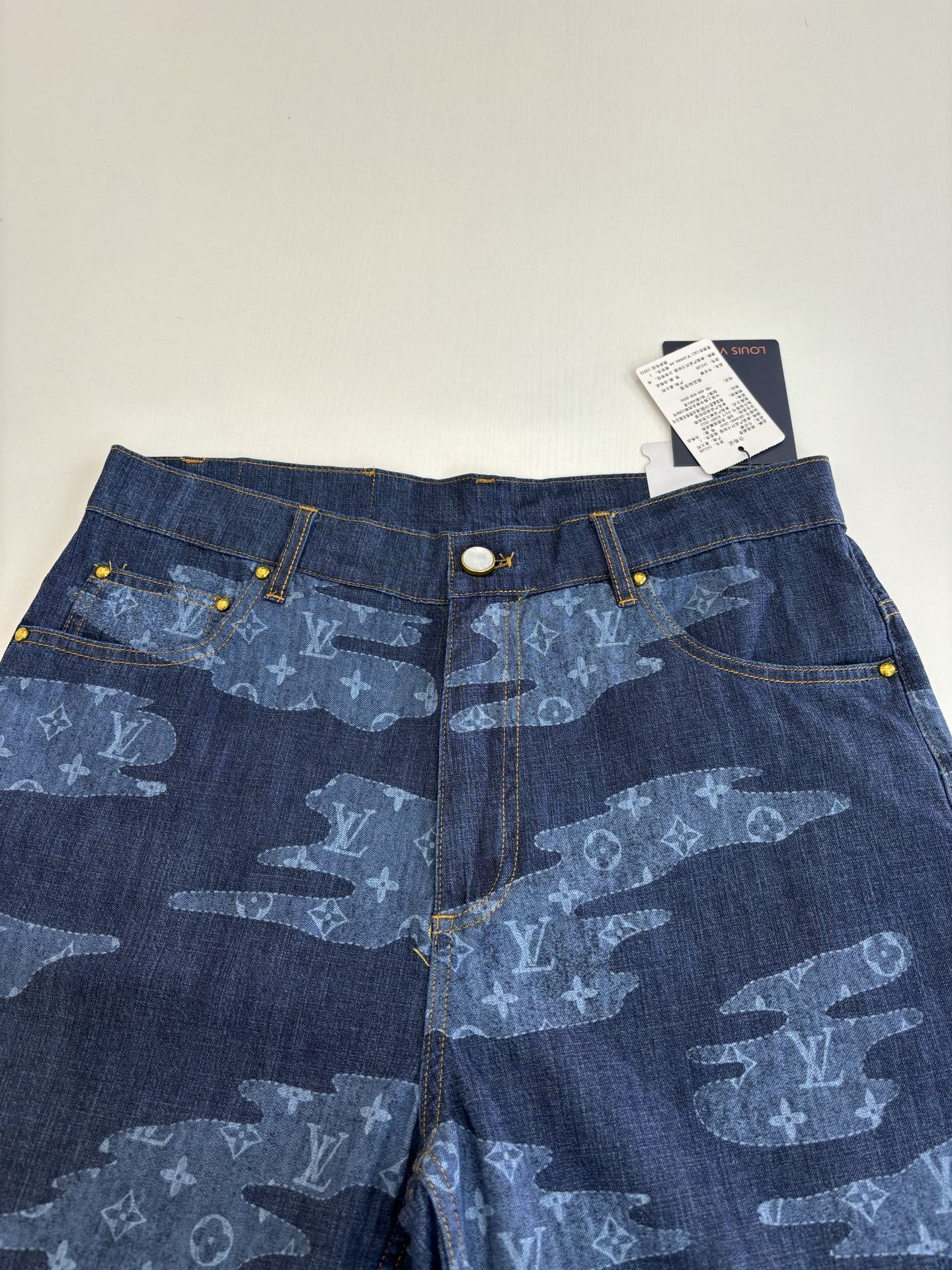 Louis Vuitton 1V/路易 FW25 Nigo联名款云朵青年布套装短裤