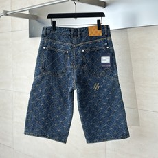 1V/路易 联名nigo靴线绣花牛仔七分裤原17,600购入,nigo联名系列。定制原版斜纹全棉牛仔面料 1V/路易 联名nigo靴线绣花牛仔七分裤原17,600购入,nigo联名系列。定制原版斜纹全棉牛仔面料