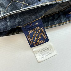 1V/路易 联名nigo靴线绣花牛仔七分裤原17,600购入,nigo联名系列。定制原版斜纹全棉牛仔面料 1V/路易 联名nigo靴线绣花牛仔七分裤原17,600购入,nigo联名系列。定制原版斜纹全棉牛仔面料