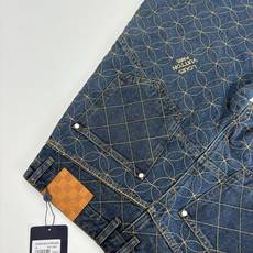 1V/路易 联名nigo靴线绣花牛仔七分裤原17,600购入,nigo联名系列。定制原版斜纹全棉牛仔面料 1V/路易 联名nigo靴线绣花牛仔七分裤原17,600购入,nigo联名系列。定制原版斜纹全棉牛仔面料