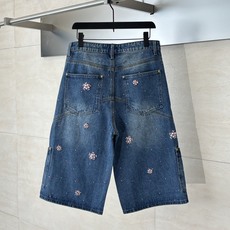 1V/路易 25FW 手工樱花水钻刺绣牛仔短裤原45500购入,由意大利进口高密度器械编织,纹路清晰,定 1V/路易 25FW 手工樱花水钻刺绣牛仔短裤原45500购入,由意大利进口高密度器械编织,纹路清晰,定