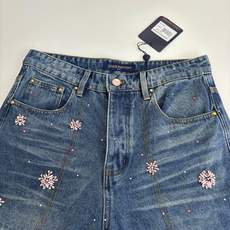 1V/路易 25FW 手工樱花水钻刺绣牛仔短裤原45500购入,由意大利进口高密度器械编织,纹路清晰,定 1V/路易 25FW 手工樱花水钻刺绣牛仔短裤原45500购入,由意大利进口高密度器械编织,纹路清晰,定