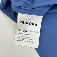 MiuMi*/缪缪 徽标刺绣衬衫定制天丝棉交织纱衬衫料 柔滑细腻 舒适贴肤 一抹靛蓝晕染在衬衫之上 高贵 MiuMi*/缪缪 徽标刺绣衬衫定制天丝棉交织纱衬衫料 柔滑细腻 舒适贴肤 一抹靛蓝晕染在衬衫之上 高贵